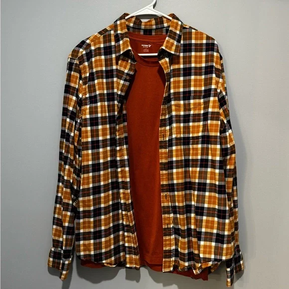 Old Navy Men’s Flannel Button Down with Coordinating Undershirt - Picture 5 of 6